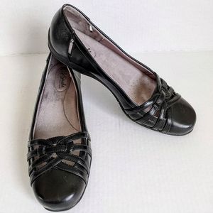 LifeStride Soft System 10M Black Man Made Flats Cross Straps EUC Mint Condition